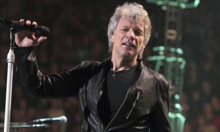 Jon Bon Jovi em show no fim de março Foto: Owen Sweeney/Invision/AP