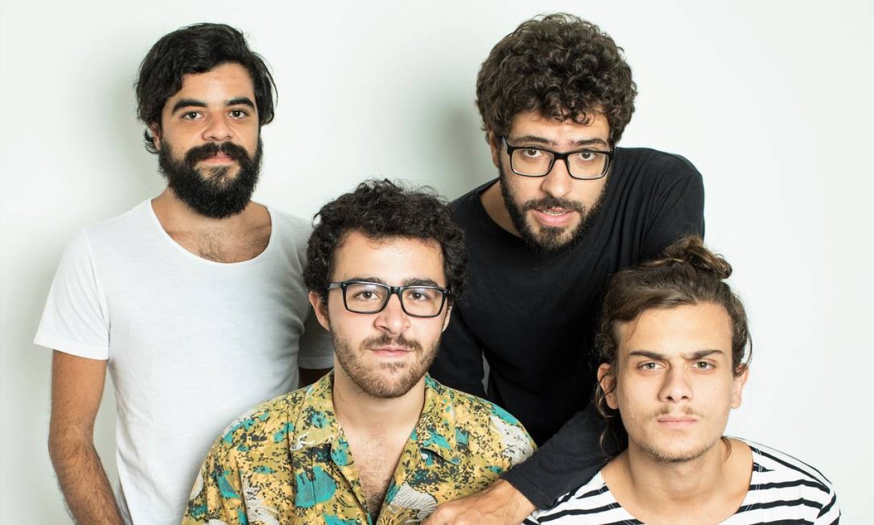 Baltazar lança o single de estreia de seu primeiro álbum, 'Coragem