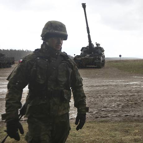 Ucrânia faz “ataque pesado” com mísseis contra base russa na