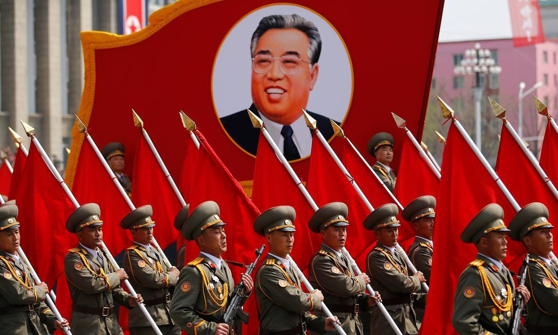 Coreia do Norte mostra novas armas em desfile militar - Jornal O Globo