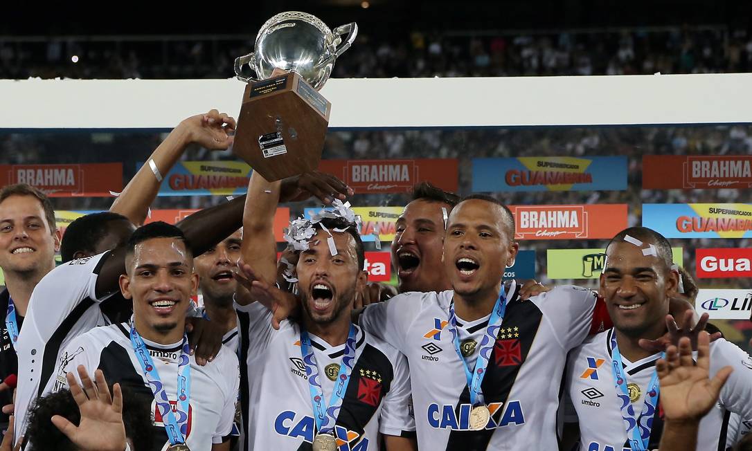 Jogadores do Vasco comemoram a conquista da Taça Rio Foto: Marcelo Theobald / Agência O Globo