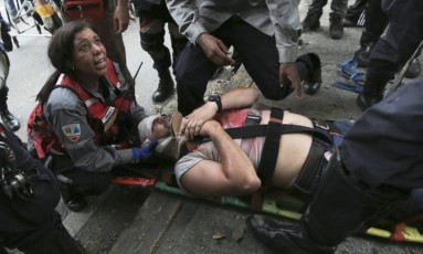 Resultado de imagem para Dia de violência na capital da Venezuela termina com 13 mortos