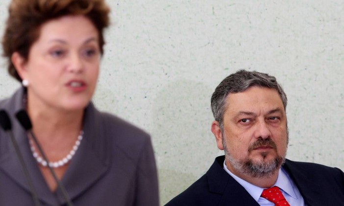 Palocci e Dilma Rousseff durante cerimônia no Palácio do Planalto em junho de 2011 Foto: Gustavo Miranda / 7-6-2011