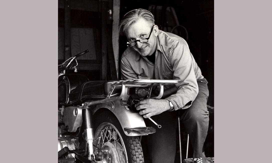 Robert M. Pirsig, autor de 'Zen e a arte da manutenção de motocicletas',  morre aos 88 anos - Jornal O Globo
