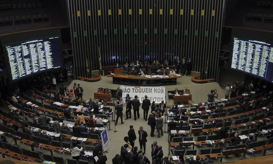 Câmara dos Deputados reunida para apreciar reforma trabalhista Foto: Ailton Freitas / Agência O Globo