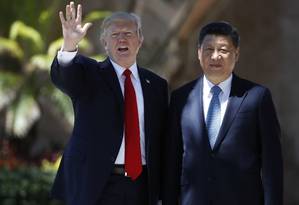 Jogo de xadrez entre Trump e Xi Jinping