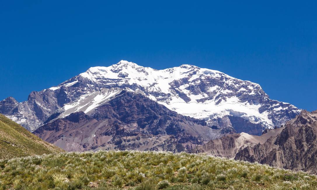 
Vista da face Sul do Aconcágua. A montanha é a mais alta das Américas e também do Hemisfério Ocidental, com 6.962m de altitude
Foto:
Daniel Marenco
/
Agência O Globo
