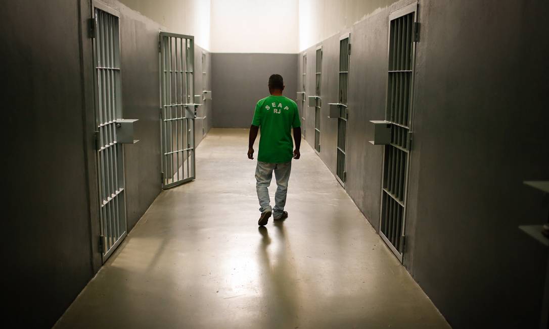 Medida diminui o fluxo de pessoas no sistema prisional Foto: Pablo Jacob / Agencia O Globo