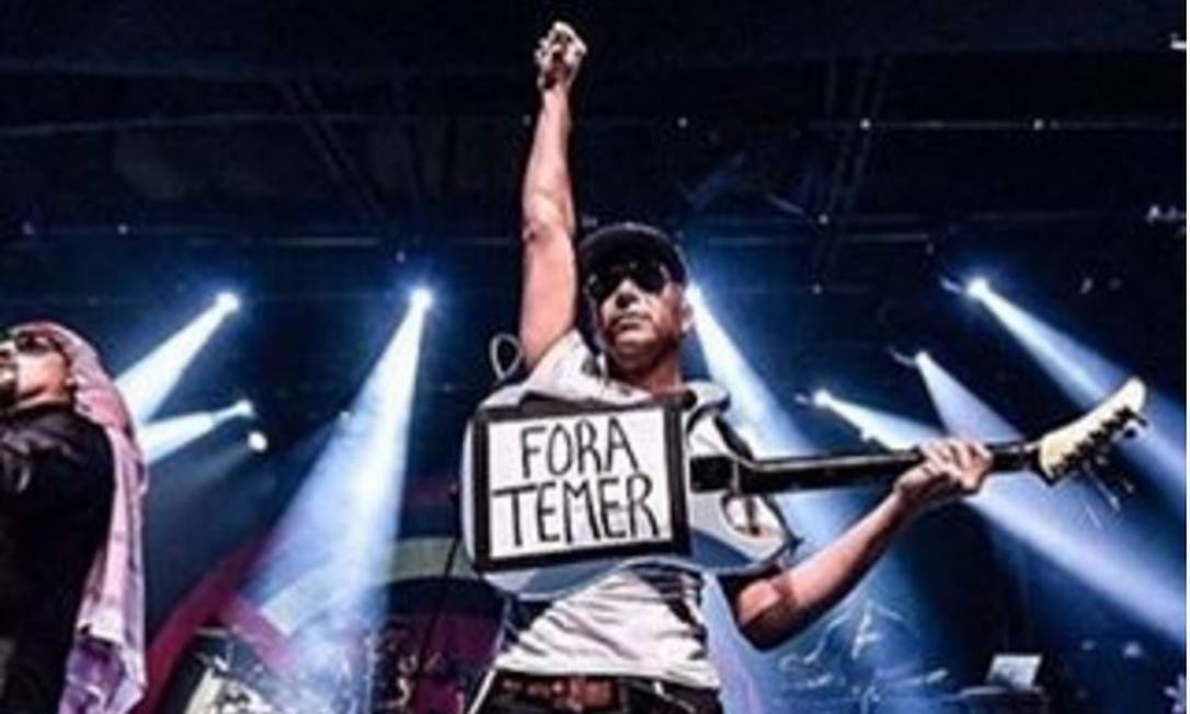 Tom Morello, em show em São Paulo, na terça, com os Prophets of Rage Foto: Reprodução do Instagram / Instagram