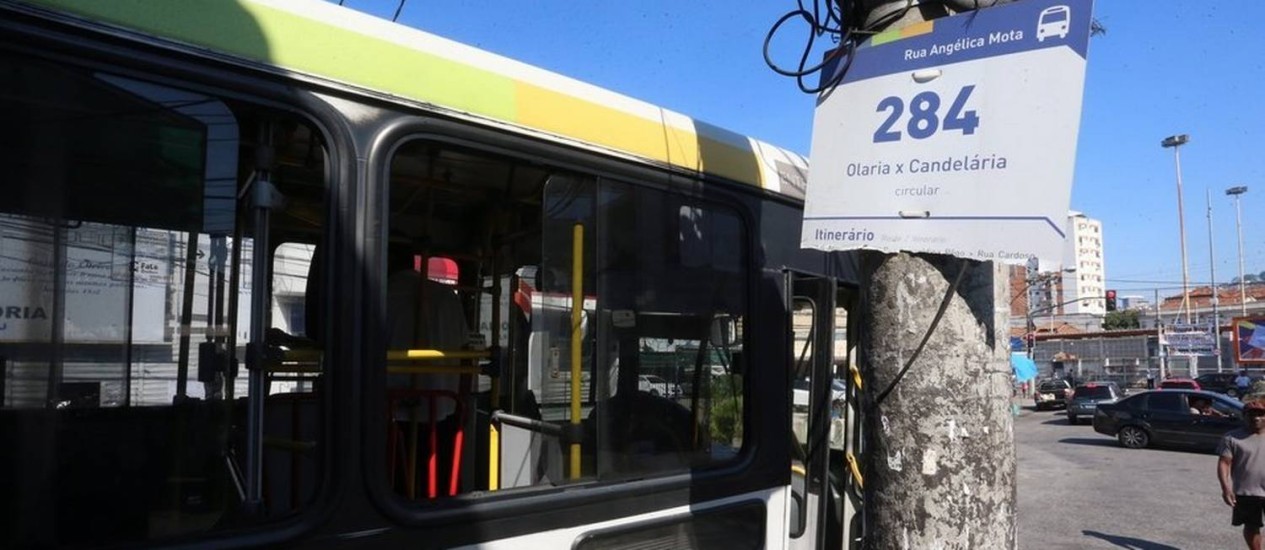 
Retorno. O ponto final do 284, antigo 484: ônibus pode voltar a antigo trajeto, de Olaria a Copacabana
Foto: Fabiano Rocha / Agência O Globo