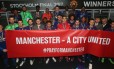 Jogadores de futebol de Manchester homenageiam vítimas de atentado terrorista