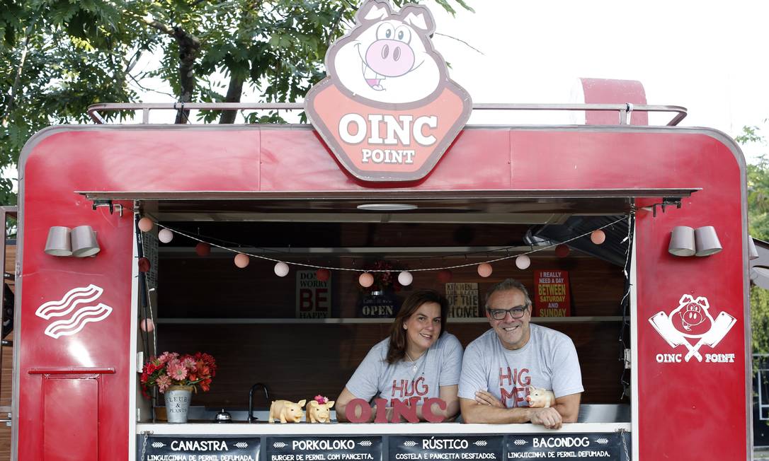 Carne de porco. O casal Ricardo Aquino e Adriana Ferreti apostou em comida artesanal de rua Foto: Fabio Rossi / Agência O Globo