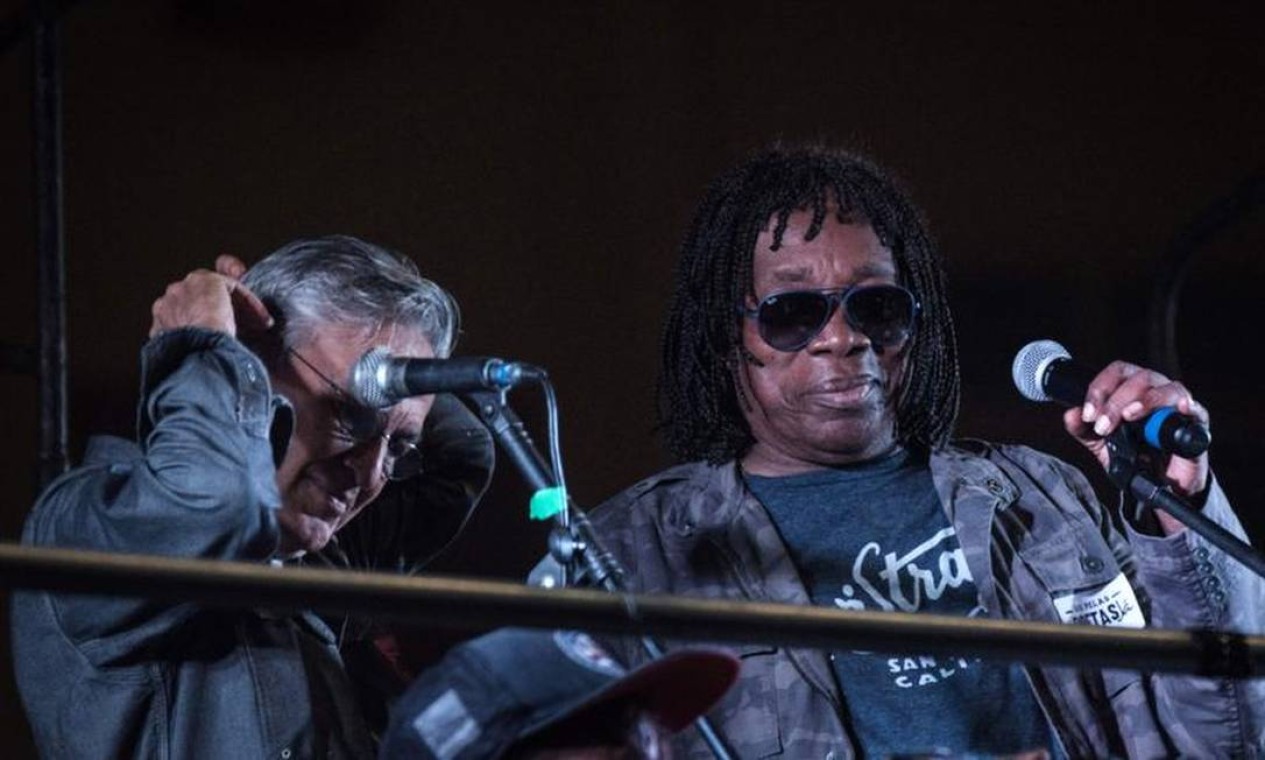 Caetano Veloso dividiu o palco com Milton Nascimento Foto: YASUYOSHI CHIBA / AFP