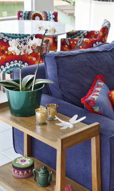 O sofá virou o destaque desta sala de estar de uma casa em São
Conrado assinada pelas designers do escritório A3 Interiores Divulgação