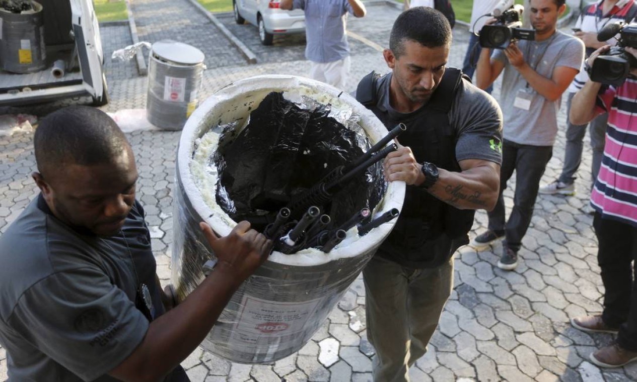 Apreendido arsenal de guerra que seria entregue no Complexo da