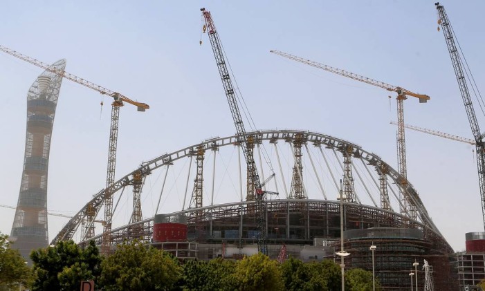 O Estádio Khalifa está em obras na capital do Qatar, Doha Foto: KARIM JAAFAR / AFP