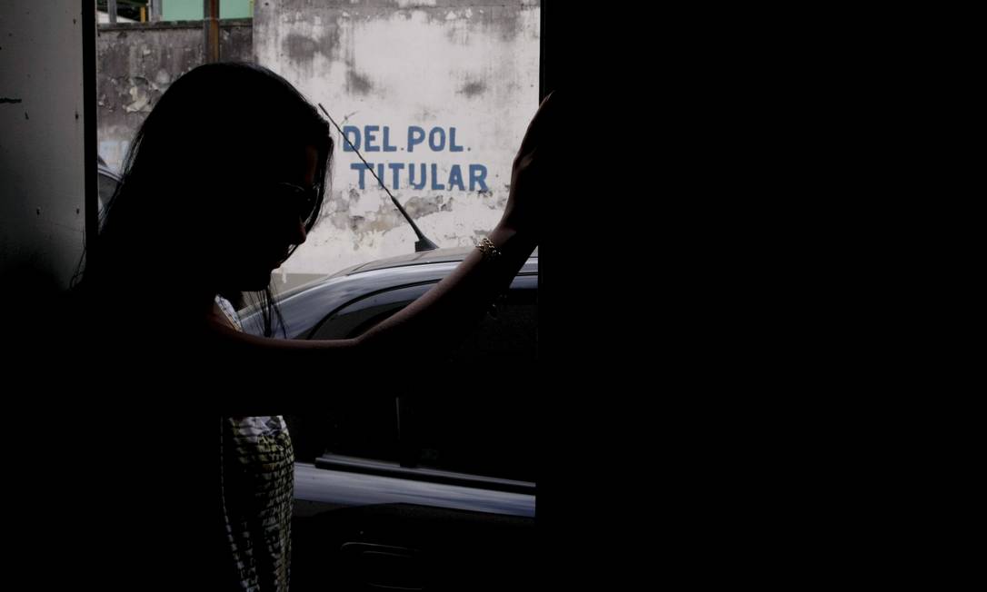 
Vítima de estupro no Rio de Janeiro: pesquisa sueca verificou que muitas delas não conseguem reagir por sofrerem com paralisia involuntária durante o ataque
Foto:
Thiago Freitas
