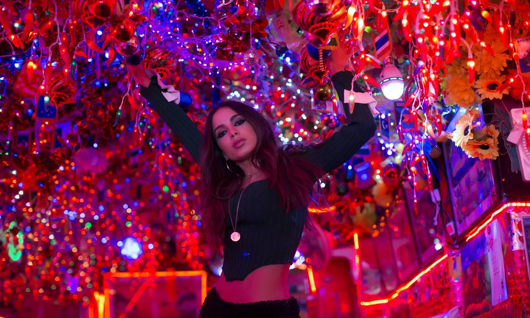 Anitta em Nova York, onde gravou o clipe do mais novo hit, 'Paradinha' Foto: Divulgação / Agência O GLOBO