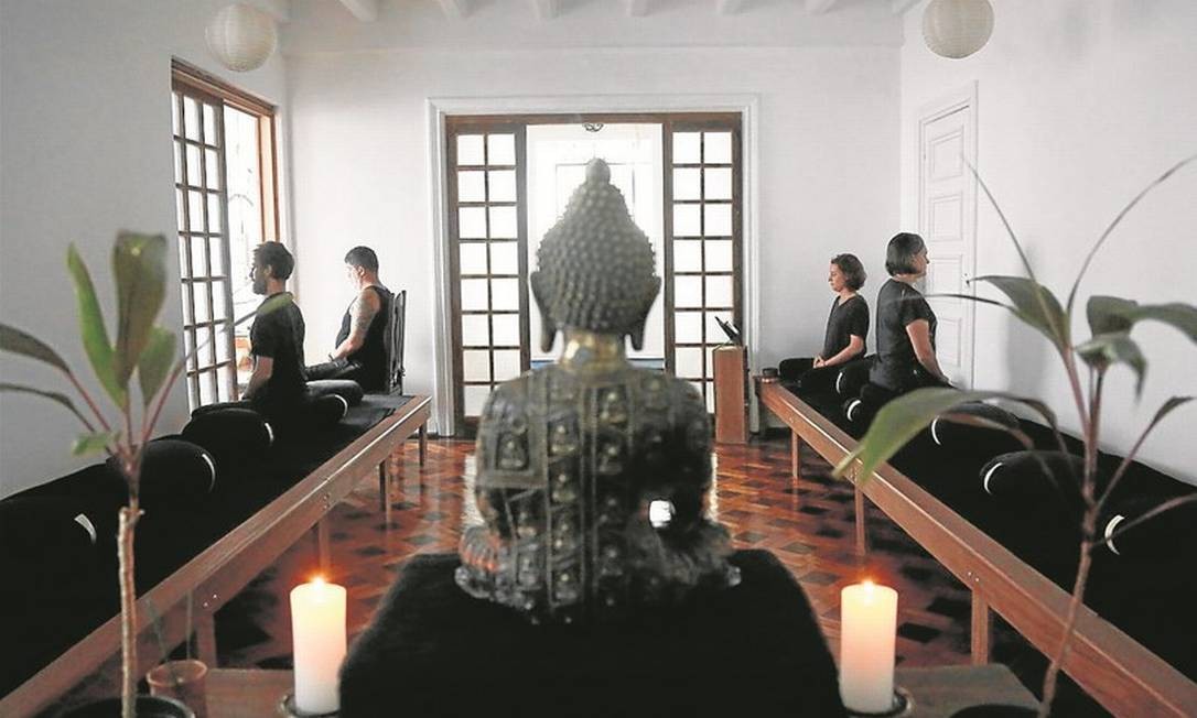Cariocas recorrem a templos budistas em busca de paz - Jornal O Globo