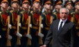 
O presidente Michel Temer passa tropa em revista na chegada a Moscou
