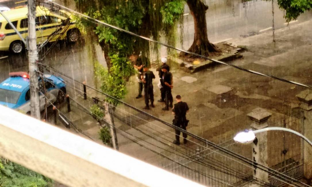 Policial militar é ferido em tiroteio em Laranjeiras, na Zona Sul do Rio - Jornal O Globo