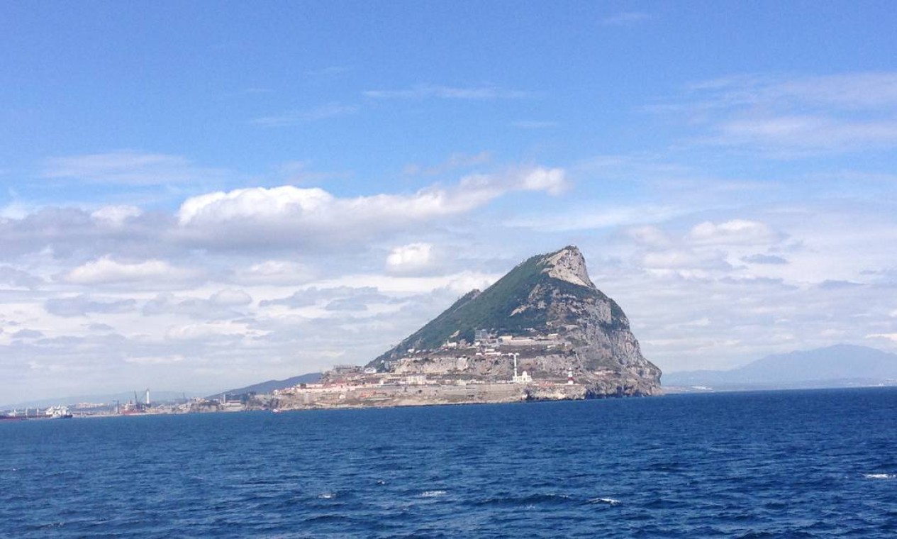 The Rock (o rochedo) é um dos apelidos da cidade de Gibraltar, um enclave do Reino Unidos em terras da Espanha Foto: Léa Cristina / Agência O Globo