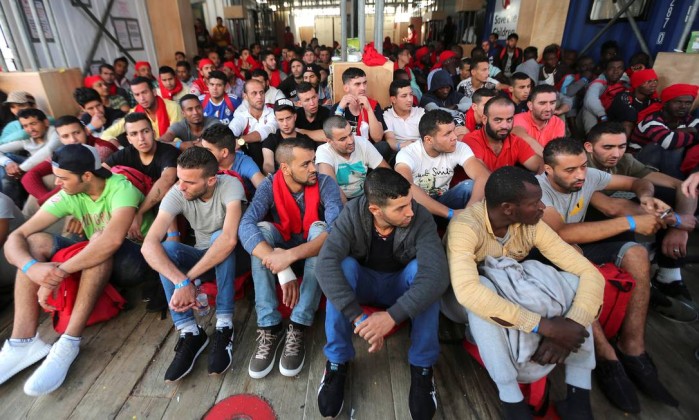 Resultado de imagem para Itália resgata cerca de 5 mil imigrantes no Mediterrâneo