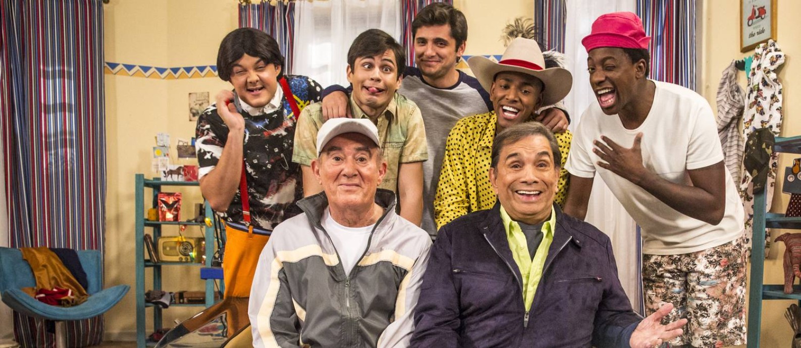 Em sentido horário: Zaca (Gui Santana), Didico (Lucas Veloso), Dedeco (Bruno Gissoni), Tião (Nego do Borel), Mussa (Mumuzinho), Dedé (Dedé Santana) e Didi (Renato Aragão) Foto: Rafael Campos / Globo