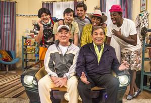 Em sentido horário: Zaca (Gui Santana), Didico (Lucas Veloso), Dedeco (Bruno Gissoni), Tião (Nego do Borel), Mussa (Mumuzinho), Dedé (Dedé Santana) e Didi (Renato Aragão) Foto: Rafael Campos / Globo