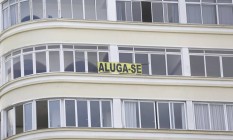 
Oferta. Placa de “aluga-se” em prédio em Copacabana: bairro tem 14,4% de imóveis vagos
Foto: Fabio Rossi