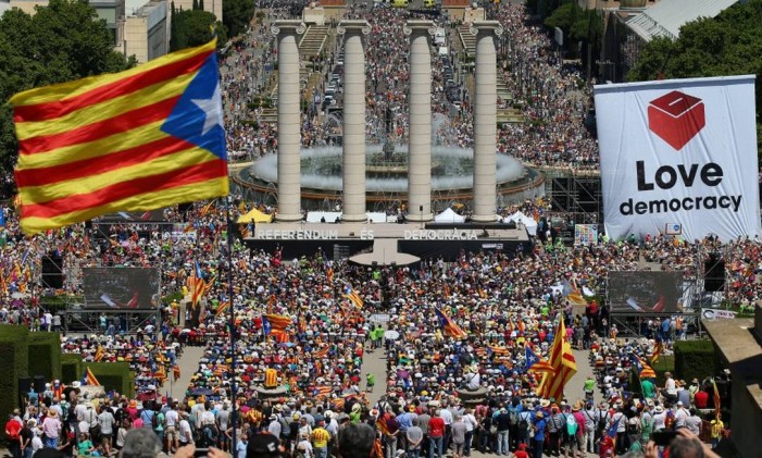 Manifestação pró-independência em Barcelona Foto: Albert Gea / REUTERS
