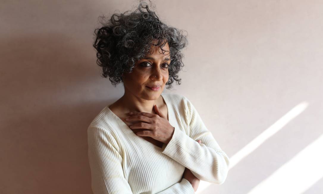 Arundhati Roy dedicou-se, nos últimos 20 anos, a ser a 'consciência pesada' da Índia Foto: Mayank Austen Soofi / Divulgação