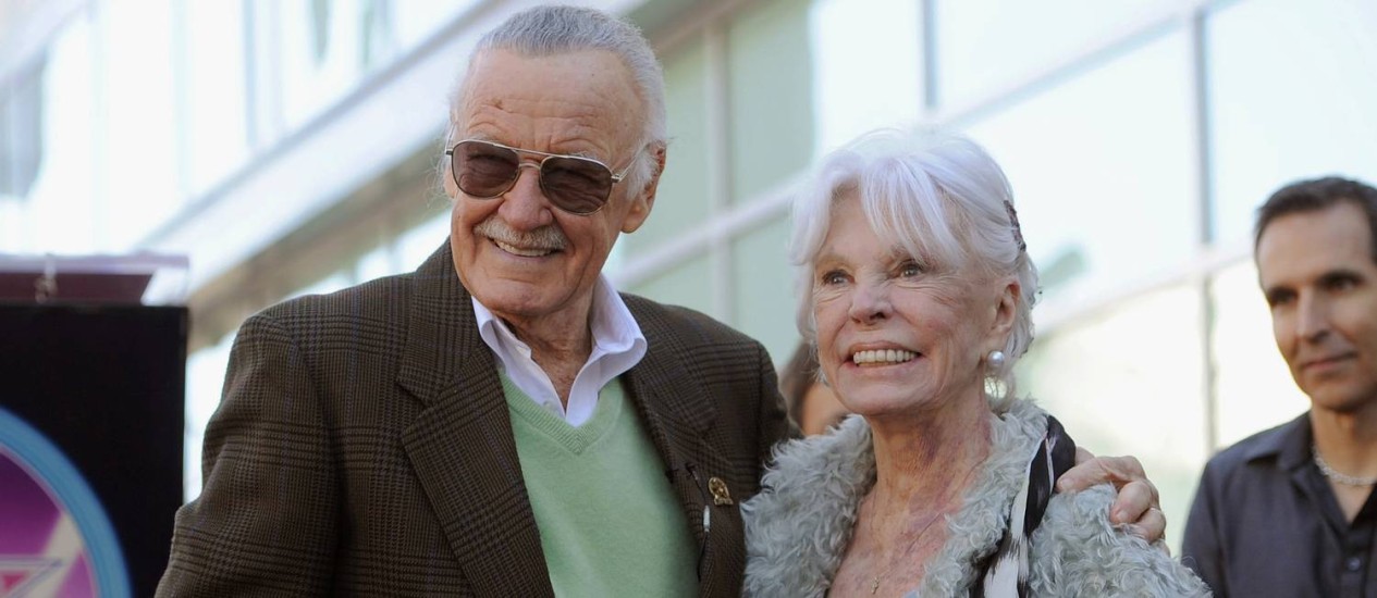 Morre, aos 93 anos, a esposa de Stan Lee