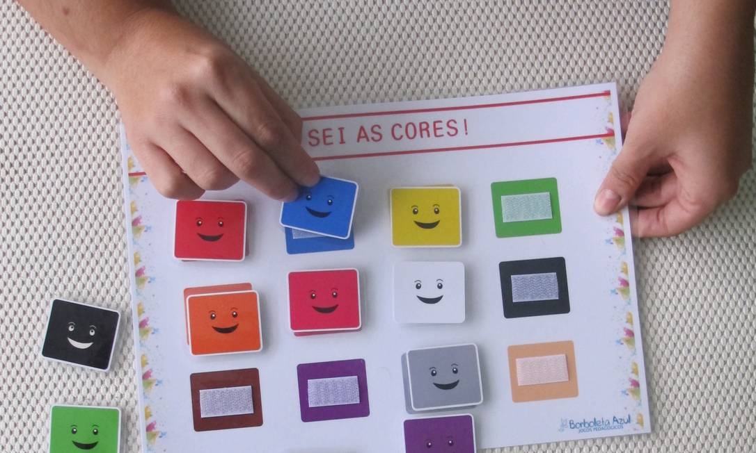 Usando formas e cores, professora cria jogos para estimular