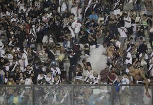 STJD aplica multa e proíbe torcida em 4 jogos do Vasco em São Januário