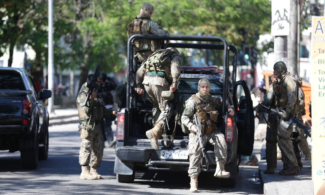 Soldados do Bope fazem operação na Cidade de Deus Foto: Marcio Alves / Agência O Globo