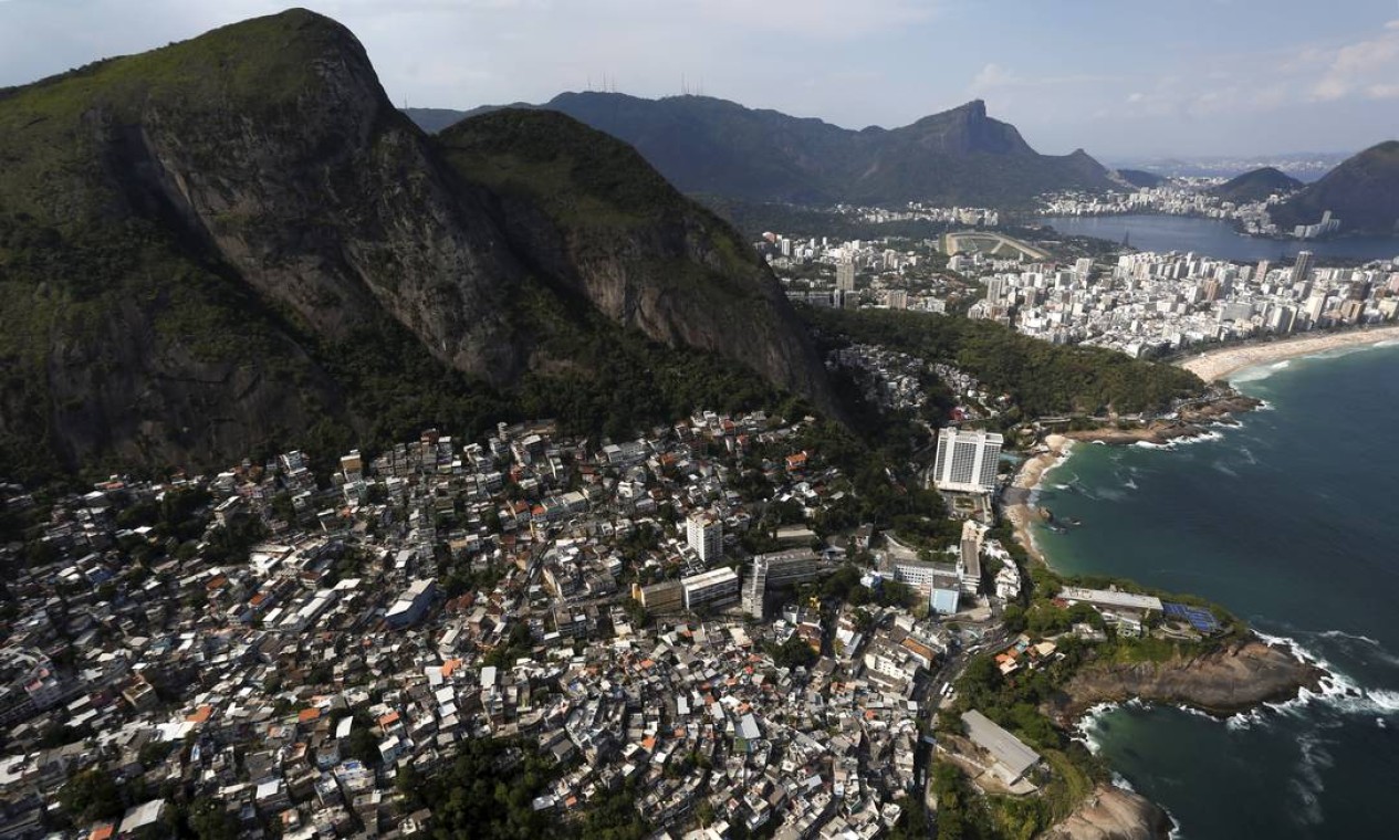 Após quatro anos de quedas sucessivas, as favelas voltaram a se expandir no Rio Foto: Custódio Coimbra / Agência O Globo