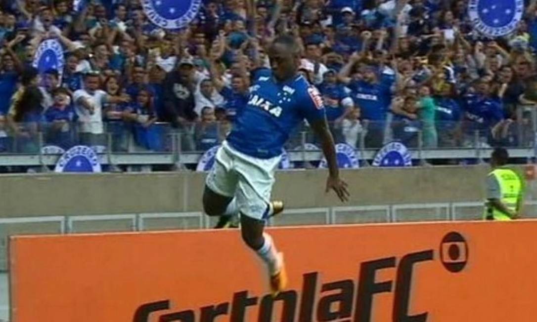 Estilo Saci: gol sofrido pelo Cruzeiro chama a atenção da web; assista -  18/04/2021 - UOL Esporte