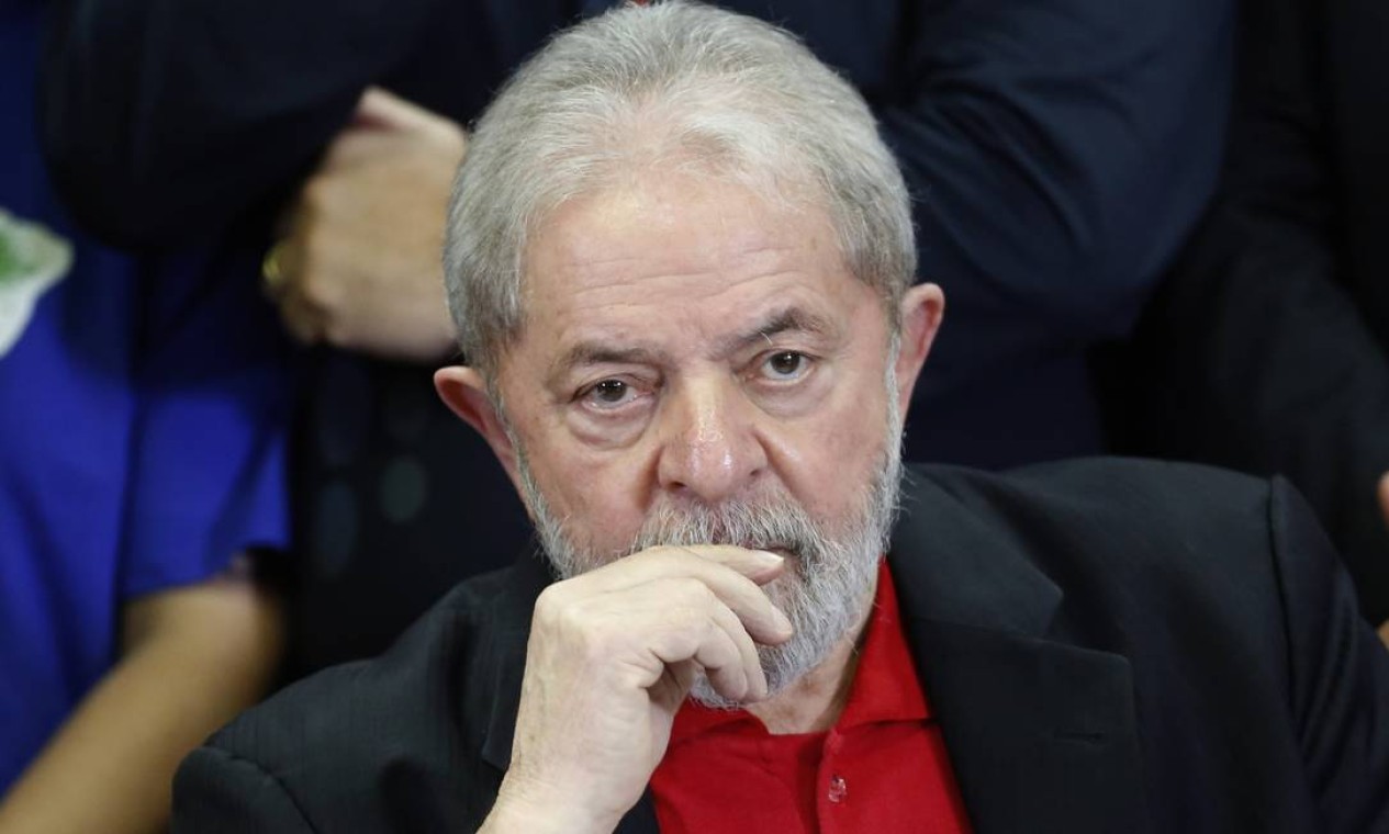 Justiça bloqueia R$ 9 milhões em planos de previdência do ex-presidente ...