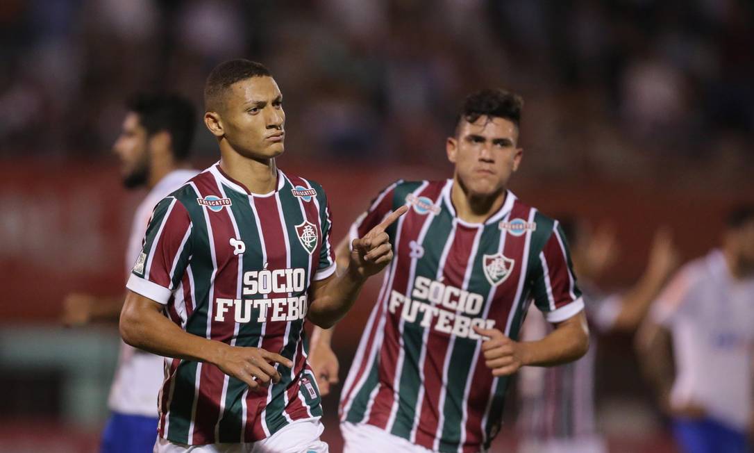 Richarlison comemora o gol de empate do Fluminense Márcio Alves