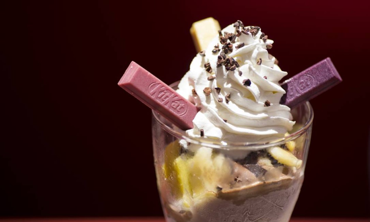 Yalangoch tanlangan qizning shaxsiy fotosessiyasi