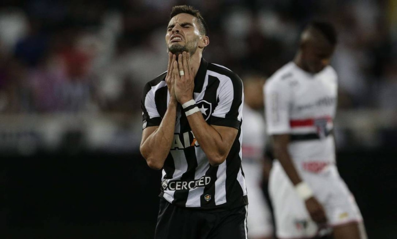 Em jogo de sete gols, Botafogo perde por 4 a 3 do São Paulo no Engenhão ...