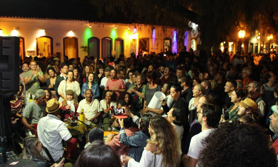 Encontro entre samba e literatura na Flip, em Paraty Foto: Clarice Motta / O Globo