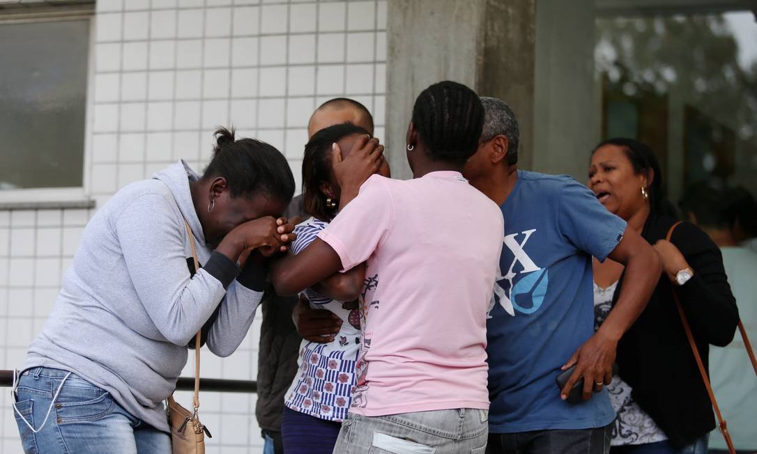 Suspeito De Matar Menina E Esconder Corpo Em Mala Se Entrega à Polícia