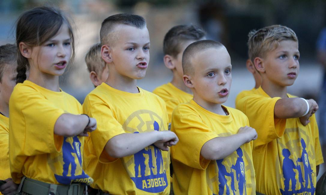 Criança atleta ucraniana vai integrar equipa de Hóquei em  - Visão