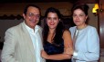 Carlos Araújo e Dilma Rousseff posam com a filha Paula, em 2010 Foto: Sérgio Néglia / Preview.com