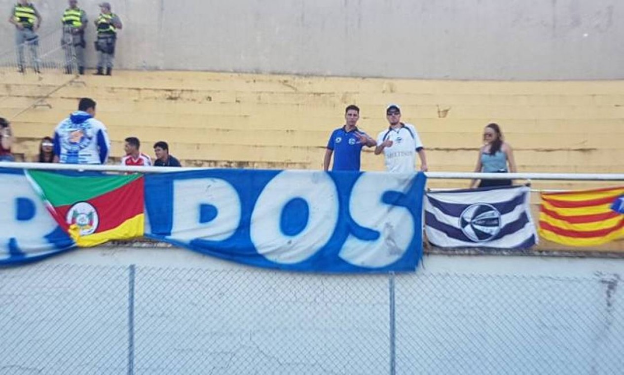 Ônibus que levava time da Série D tomba na estrada a caminho de jogo;  Ninguém se feriu, brasileirão série d