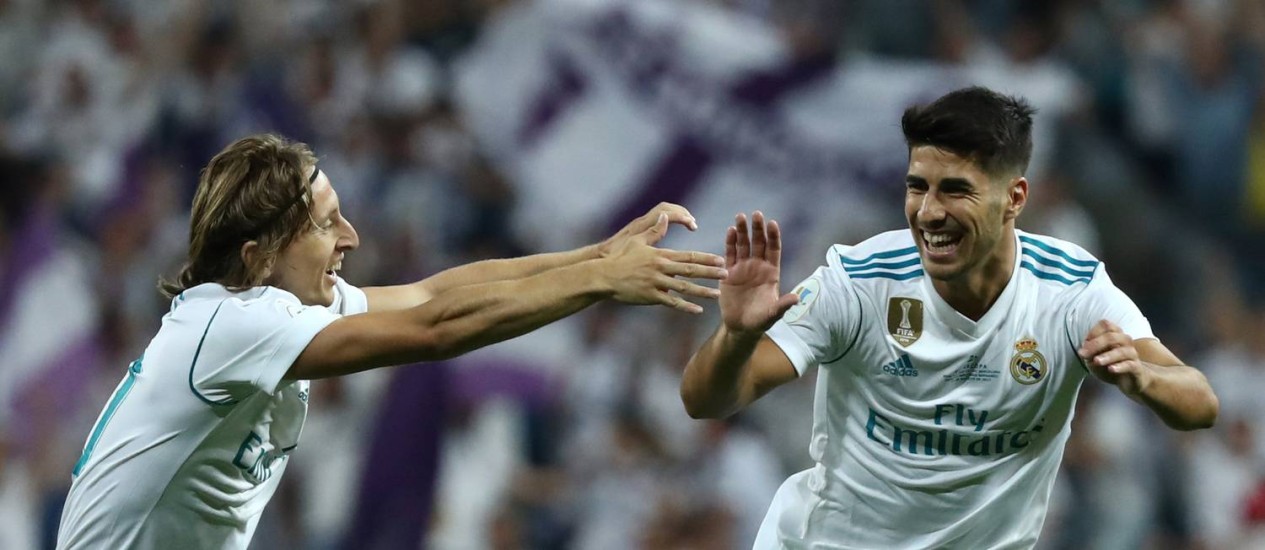 
Asensio comemora o primeiro gol do Real Madrid, logo aos três minutos, contra um apático Barcelona
Foto: JUAN MEDINA / REUTERS