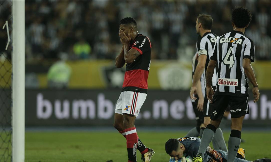 Botafogo e Flamengo empatam em jogaço de seis gols - Jornal O Globo