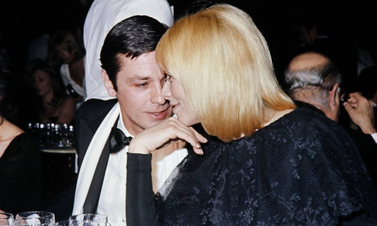 Em 1976, Alain Delon e Mireille Foto: AFP
